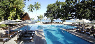 Berjaya-Beau-Vallon-Bay-Resort-%26-Casino-Recreation%20-%20Swimming%20Pool-Grande%20vignette.jpg