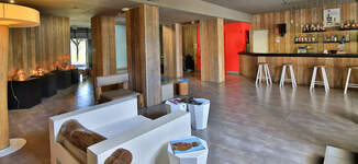 Bar%20Bwa%20Chik%20Hotel%20%26%20Golf%40Donovan%20Tremor-Petite%20vignette.JPG