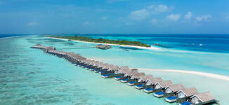 Aerial-Romantic-Pool-Water-Villas-7-1864x1242-Grande.jpg