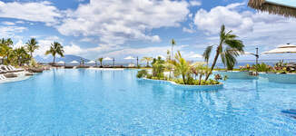 Hilton%20Hotel%20Tahiti%20-%20Pool%20-%20HIGH%20RES-Grande.jpg