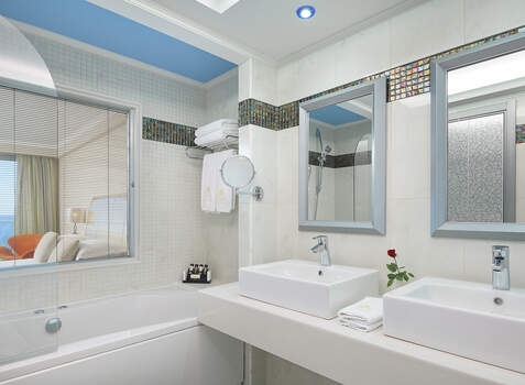 https://img.hotelissima.com/medias/36118-x1920/_.jpg