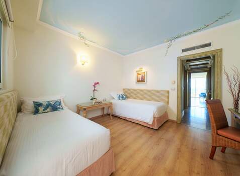https://img.hotelissima.com/medias/36200-x1920/_.jpg