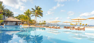 InterContinental%20Main%20Pool%2002-Petite%20vignette.jpg