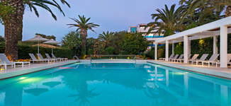 TRYP%20by%20Wyndham%20Corfu%20Dassia%20-%20Pool%20-%201520117-Grande%20vignette.jpg