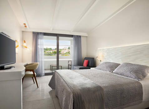 https://img.hotelissima.com/medias/37207-x1920/_.jpg