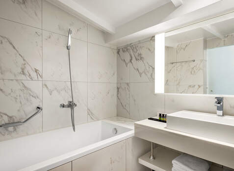 https://img.hotelissima.com/medias/37211-x1920/_.jpg