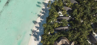 halaveli-maldives-2022-coconut-aerial-08_hd-Grande%20vignette.jpg