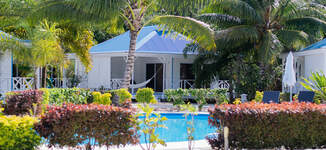 Bungalow%20et%20piscine-Spot-83-Petite%20vignette.jpg