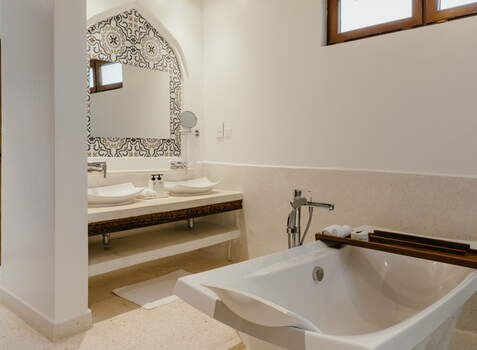 https://img.hotelissima.com/medias/42212-x1920/_.jpg