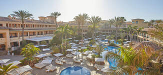 SECBR-EXT-Pool-Area-FEM-Grande%20vignette.jpg