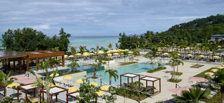 Sega%20Bar%20swimming%20pool%20promenade%20and%20beach-Petite%20vignette.jpg