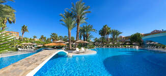 Pool-Area-3.jpg_Web-Res-Grande%20vignette.jpg