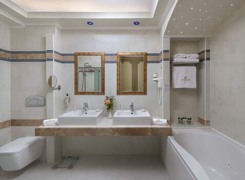 https://img.hotelissima.com/medias/44320-x1920/_.jpg