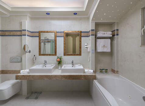 https://img.hotelissima.com/medias/44324-x1920/_.jpg