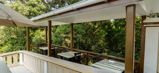 OUTDOOR%20SITTING%20AREA-Petite%20vignette.jpg