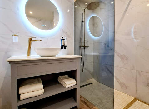 https://img.hotelissima.com/medias/45999-x1920/_.jpg