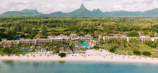17.%20Sofitel%20Mauritius%20L'Imperial%20Resort%20%26%20Spa%20_%20aerial-front%20view-Grande%20vignette.jpg