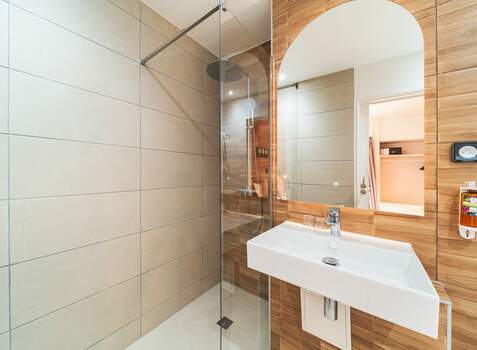 https://img.hotelissima.com/medias/47158-x1920/_.jpg