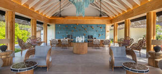 dusitd2-feydhoo-maldives-facility-reception-interior-Grande%20vignette.jpg