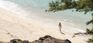 Constance-Tekoma-Beach-02-Grande.jpg