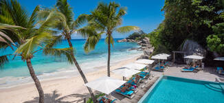 CaranaBeachHotel_Main%20Pool%20008-Petite%20vignette.jpg