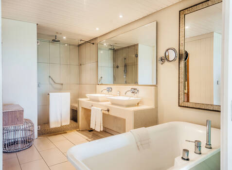 https://img.hotelissima.com/medias/48911-x1920/_.jpg