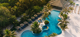 You%20%26%20Me%20Aerial%20Main%20Pool-Grande%20vignette.jpg