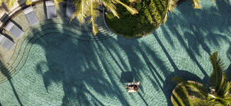 Constance-Belle_Mare_Plage-Hotel_Exterior_and_Aerial_Views-Aerial_Views-11-Petite%20vignette.jpg