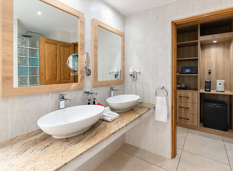 https://img.hotelissima.com/medias/49679-x1920/_.jpg