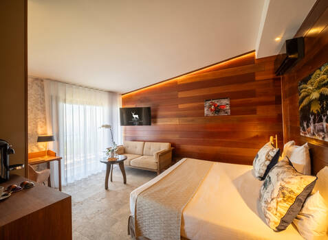 https://img.hotelissima.com/medias/49834-x1920/_.jpg