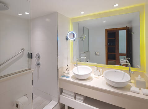https://img.hotelissima.com/medias/49956-x1920/_.jpg