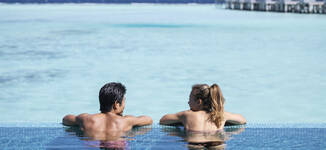outrigger-maldives-maafushivaru-resort-over-water-villa-with-private-pool20-Grande%20vignette.jpg