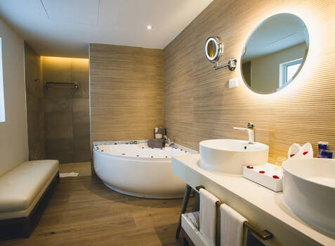 https://img.hotelissima.com/medias/50130-x1920/_.jpg