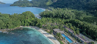 Avani_Plus_Barbarons_Seychelles_ZIL_Pool_Aerial_Bayview-Grande%20vignette.jpg