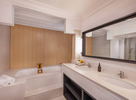 https://img.hotelissima.com/medias/50948-x1920/_.jpg